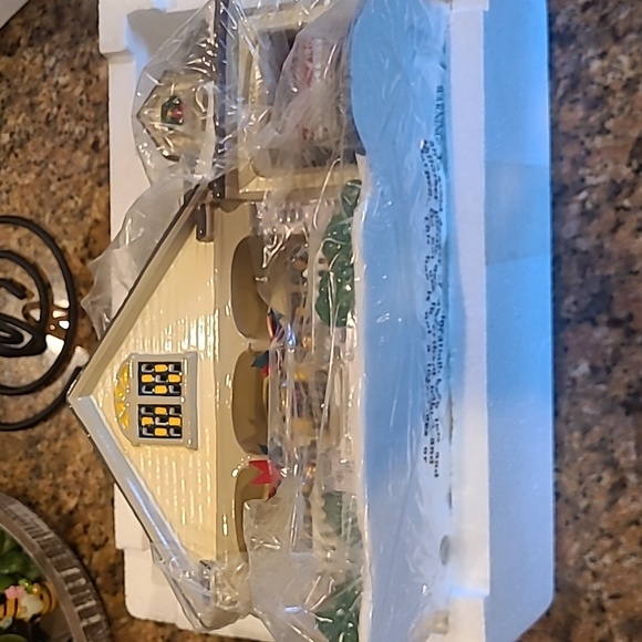 1997 Vintage Department 56 Snow Village The Brandon Bungalow #54918 W/Light - Picture 4 of 6